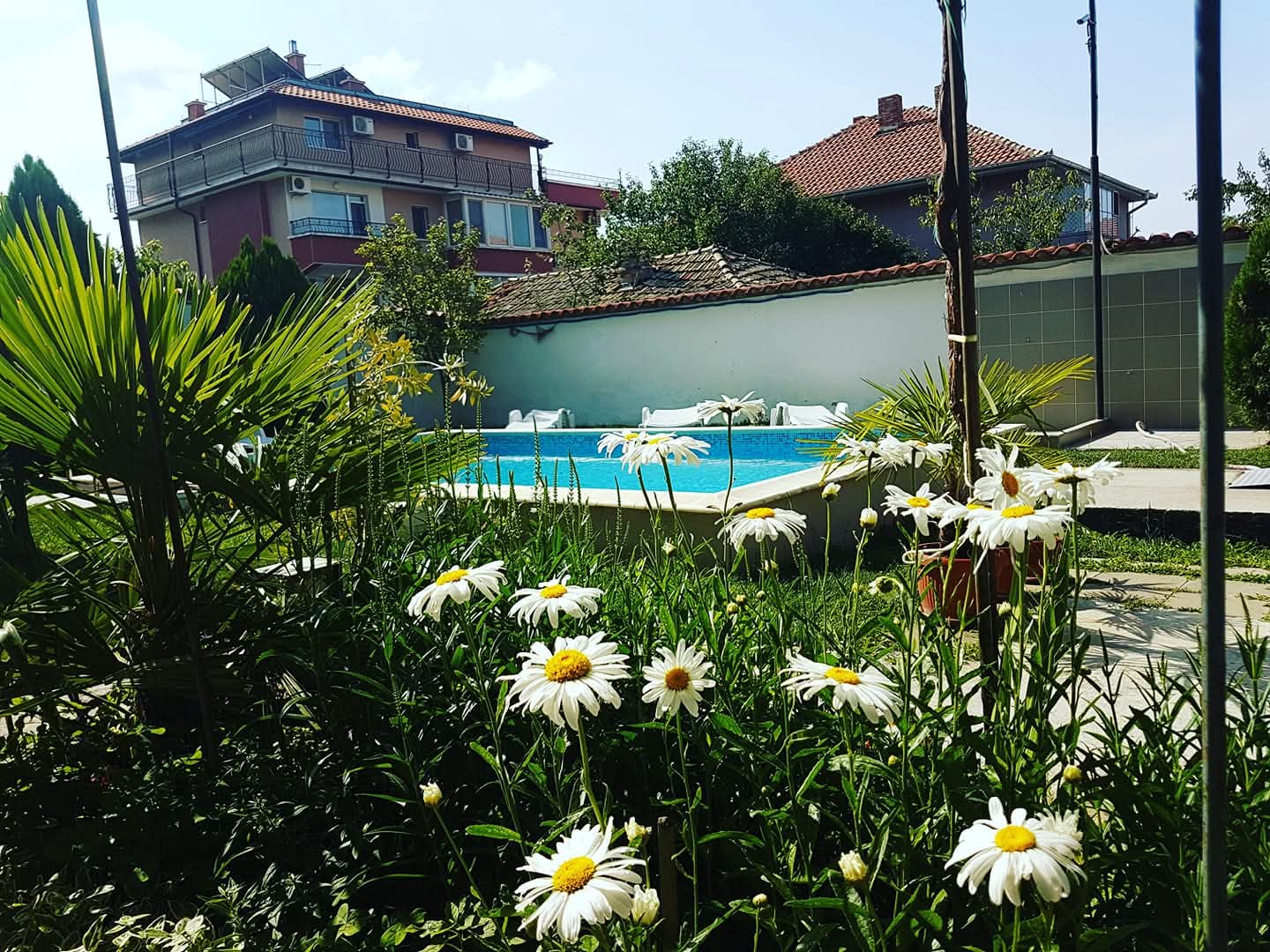 Басейнът на семеен хотел „Брилянтин“